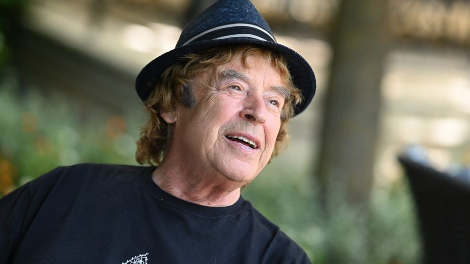 Tony Marshall singt im Rollstuhl