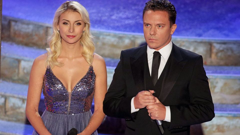 Stefan Mross & Anna Carina Woitschack geben öffentlich Trennung bekannt. Viele sind sehr geschockt! Was ist Eure Meinung dazu?
