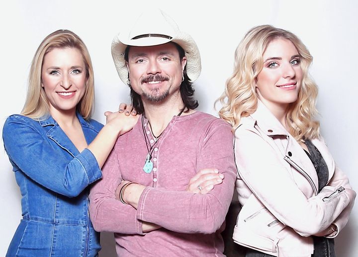 Einen guten Start in die Woche wünschen euch Stefanie Hertel, mit ihrem Mann Lanny Lanner und ihrer Tochter Johanna Mross.😀