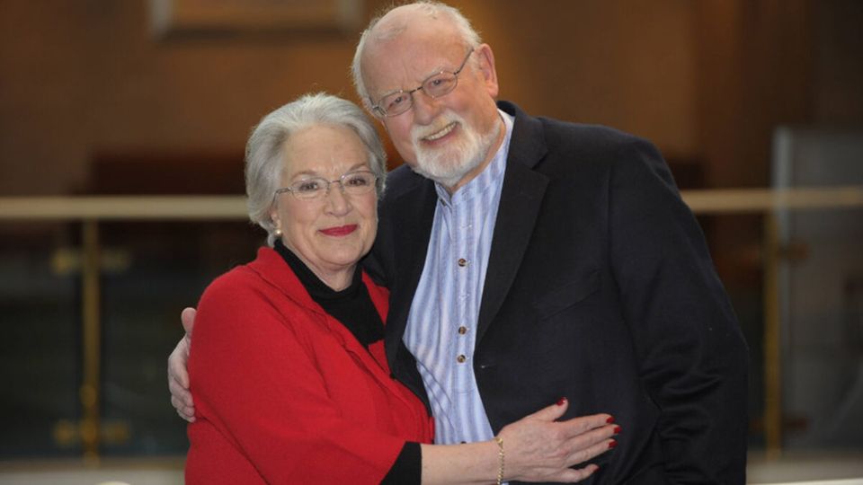 Eine Erfolg- und Ereignisreiche Woche wünschen euch Sänger Roger Whittaker und seine Frau Natalie.😃