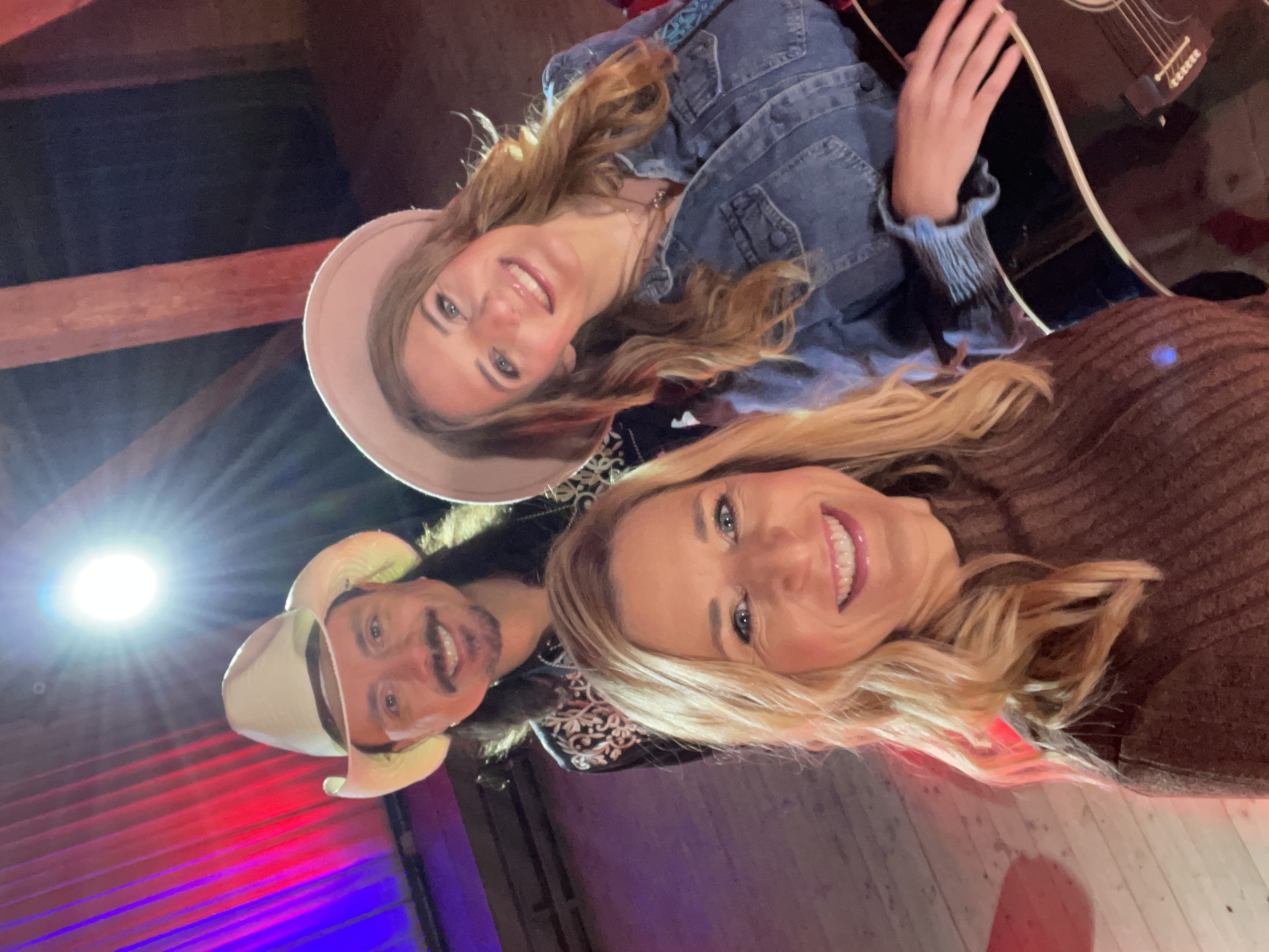Stefanie Hertel mit Lanny Lanner und Johanna Mross auf dem bereitgestellten Originalfoto