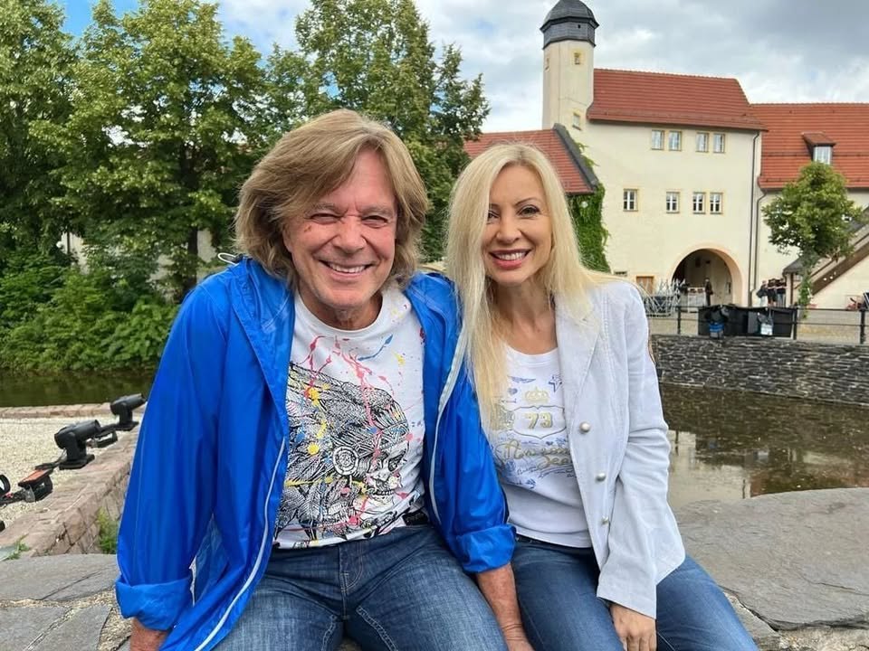 Einen schönen 1. Maifeiertag wünscht euch Jürgen Drews und seine Frau Ramona.😃