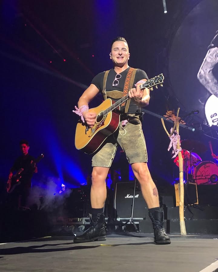Einen herzlichen Glückwunsch senden wir heute an unseren Volks Rock 'n' Roller Andreas Gabalier der es mit seinem Album seinem Best of Album…