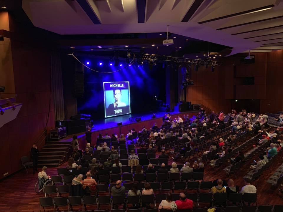Gleich geht es hier in Stuttgart bei Michelle los.