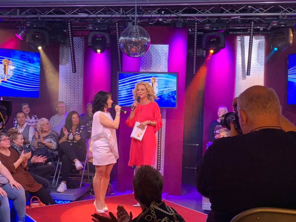 Wir grüßen heute aus dem gläsernen Studio im ELBEPARK in Dresden von der Aufzeichnung der Music Match Sendung des Senders MyTVplus.