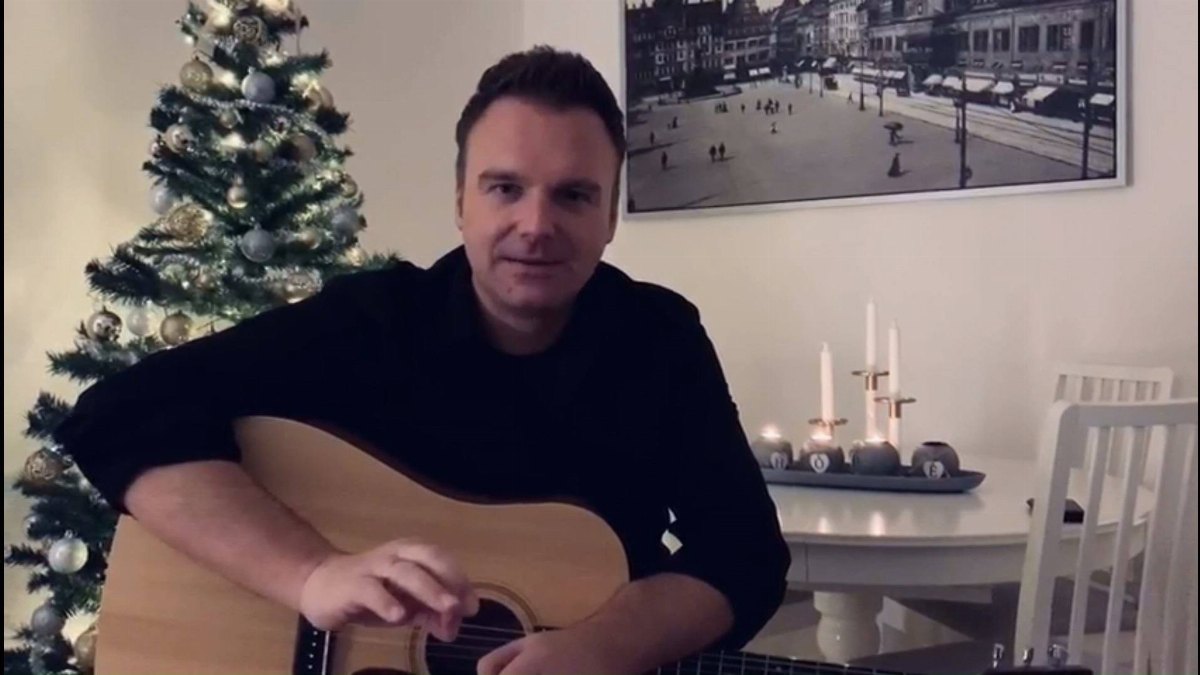 Mit seinem aktuellen Song "Herz Boom Boom" knüpft er genau dort an wo er mit "Frauen aller Frauen" aufgehört hat. Er ist ein leidenschaftlic…