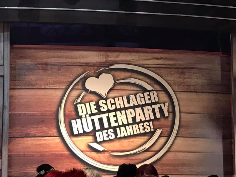 Wir senden Euch viele Grüße von der Schlager Hüttenparty des Jahres aus Leipzig 🙂!