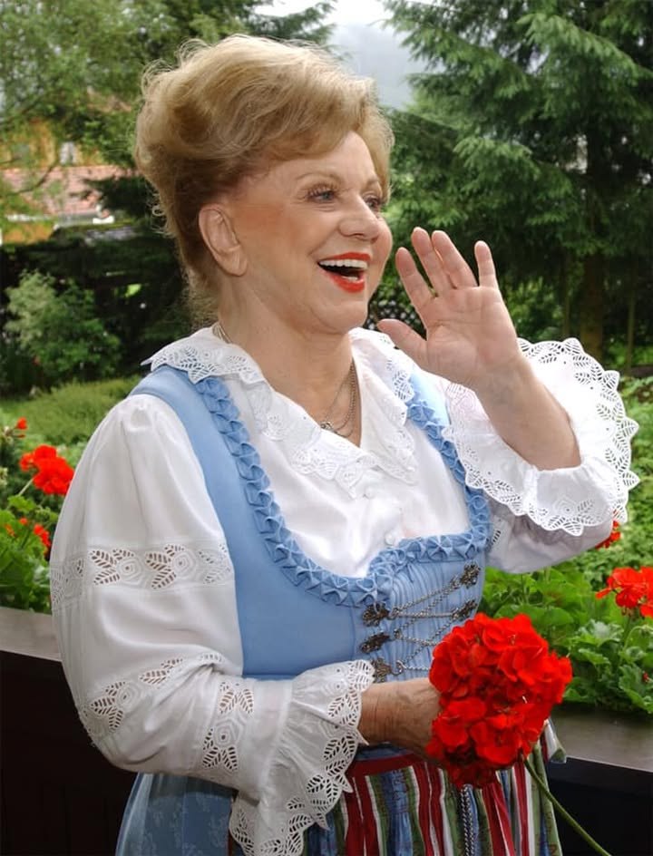 Wir gedenken einer Dame, die zweifelsohne als Legende und Inbegriff der deutschen volkstümlichen Musik gilt und heute ihren 100. Geburtstag…
