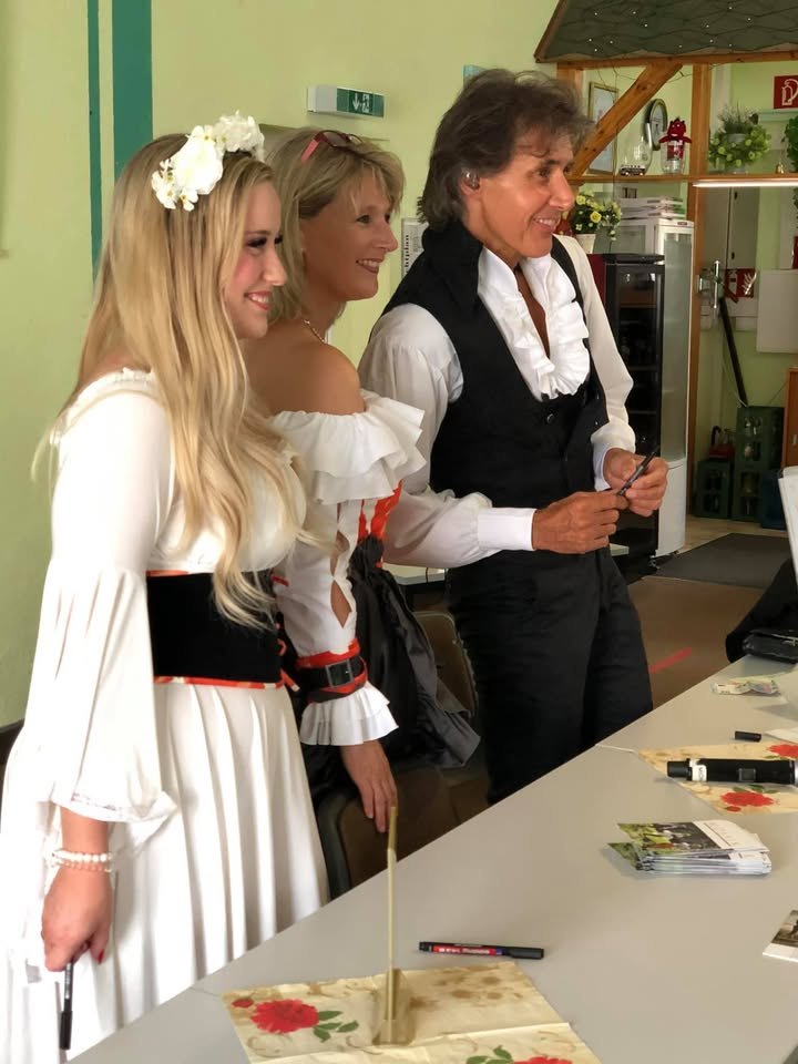 Am Dienstag, den 06.07.2021, hatte die Musikgruppe Mosaik ihren ersten öffentlichen Auftritt beim Fahrenden Musikanten in Sittichenbach/Sach…