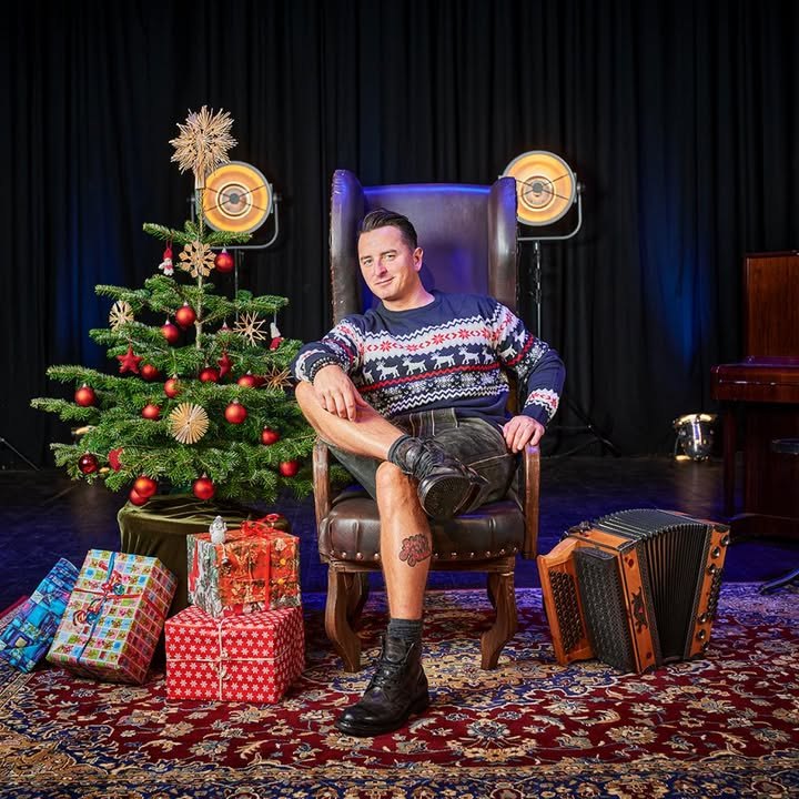 Wir von Lieblingsschlager und Andreas Gabalier wünschen euch einen schönen 1. Weihnachtsfeiertag.🎅🎁