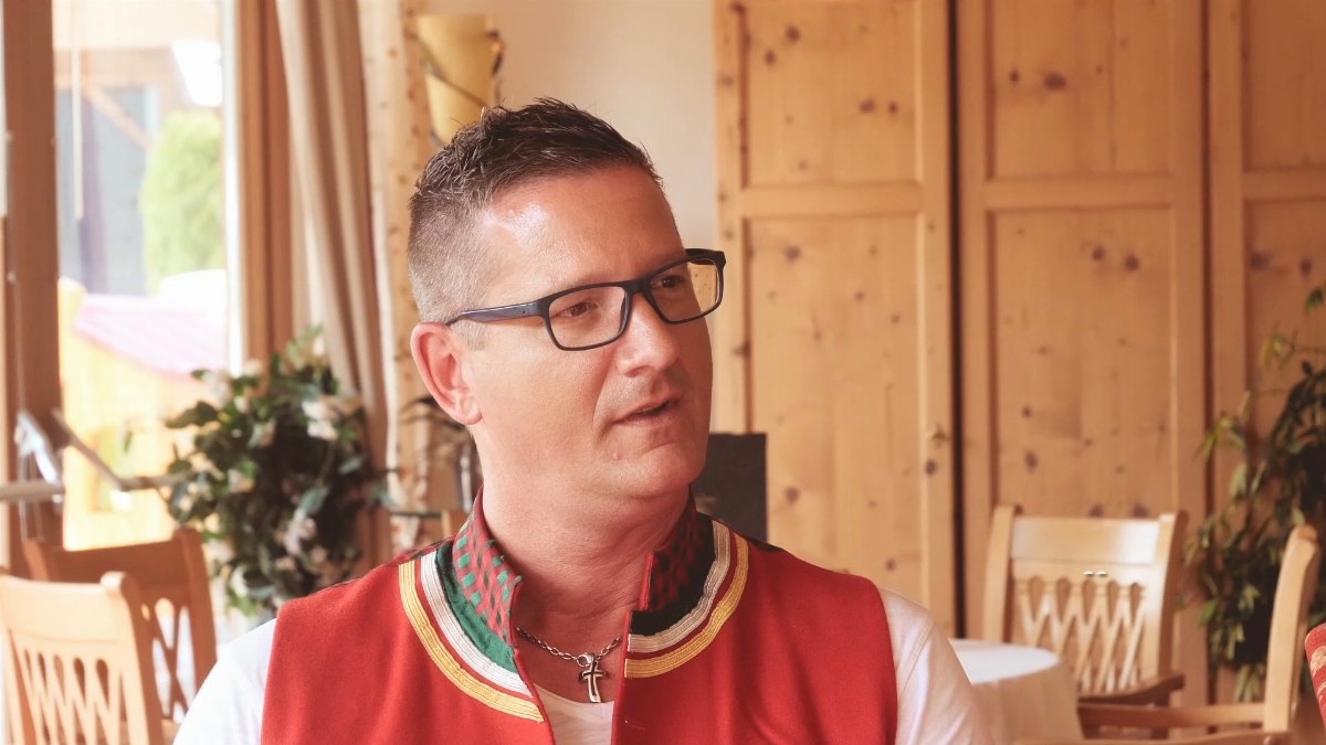 Im Rahmen der TV Sendung "Lieblingsschlager" entstand dieses Video in der Region Ellmau am Wilden Kaiser. Roland und Dieter in Höchstform zu…