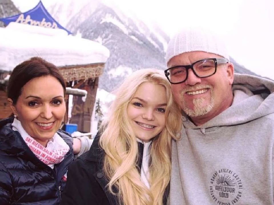 En tolles und erholsames Wochenende wünscht euch Dj Ötzi, seine Frau Sonja und ihre Tochter Lisa-Marie.😃