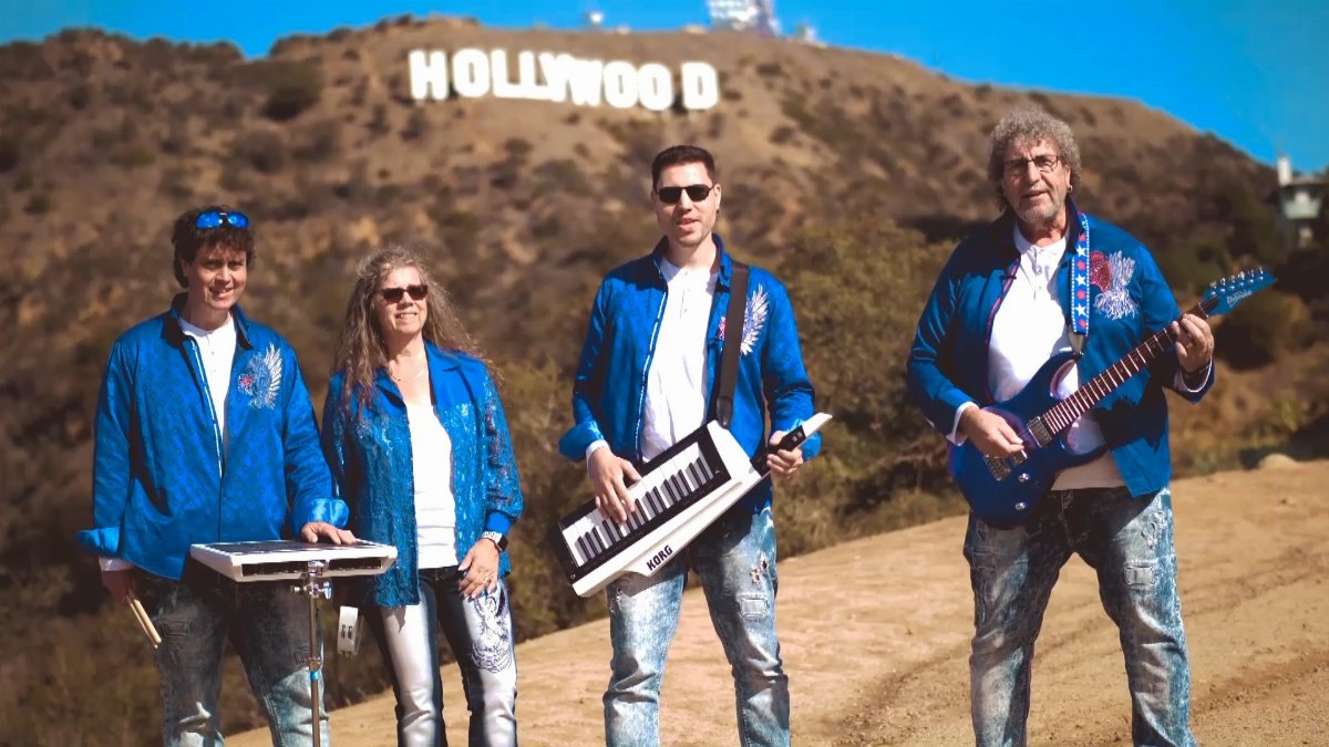 Wir spielen heut in Hollywood, das Video zur Single ist ab sofort bei You Tube zu sehen. Gedreht wurde es in Los Angeles.