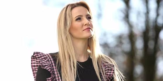 Melissa Naschenweng muss Auftritt in der,,Beatrice Egli Show" wegen Trauerfall absagen.