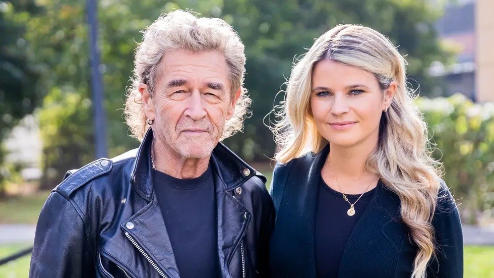 Einen schönes und erholsames Wochenende wünscht euch Peter Maffay und seine Freundin Hendrikje.😃