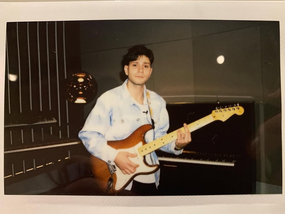Was meint Ihr, wie fühlt es sich an, wenn man als junger Sänger im Studio steht und Musik einsingt für sein neues Album? 😉