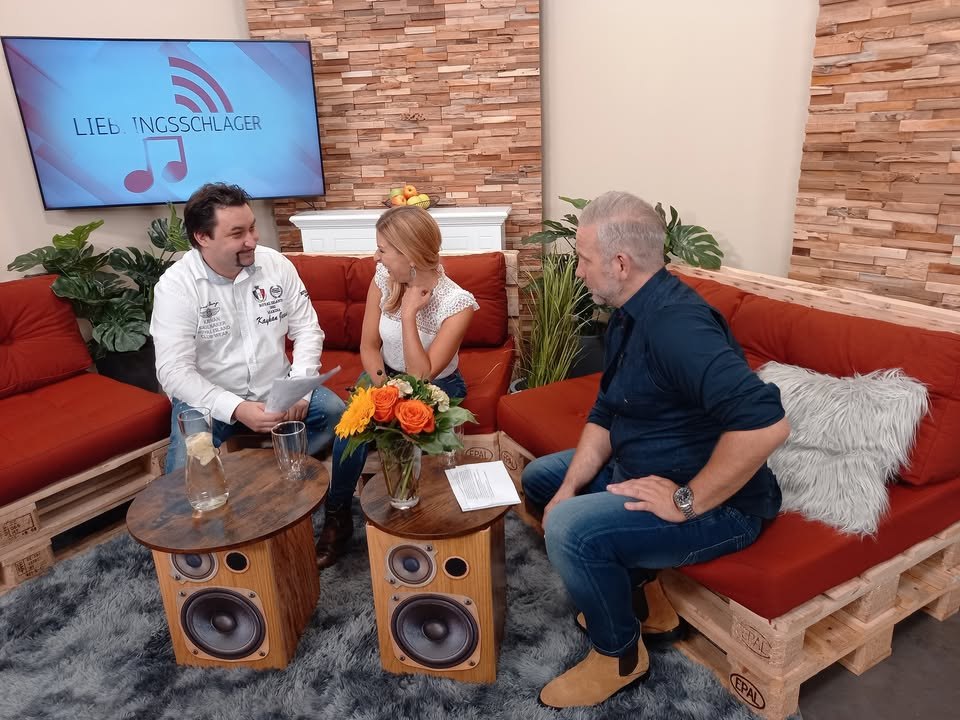 Einen schönen vierten Advent allen Schlager-verrückten da draußen. Auch Solo war Stefanie Hertel bei uns im Studio von Lieblingsschlager und…