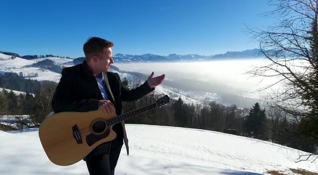 Swen Tangl sendet Euch winterliche Weihnachtsgrüße aus der Schweiz.