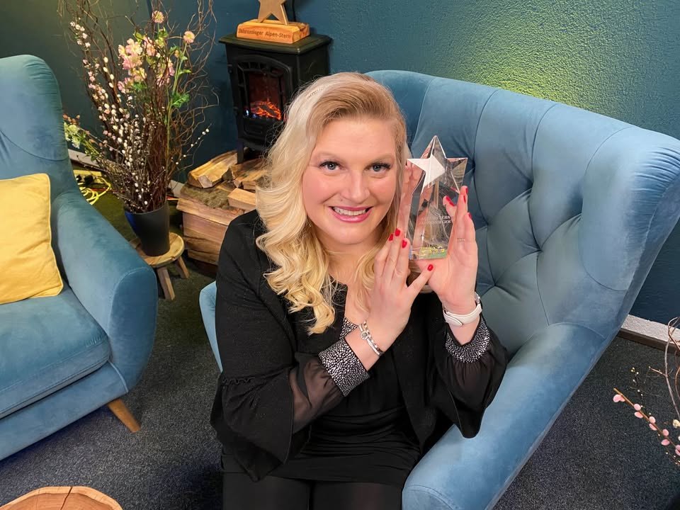 Aline-Alexandra gewinnt im Alpen-Stern Jahresvoting 2021