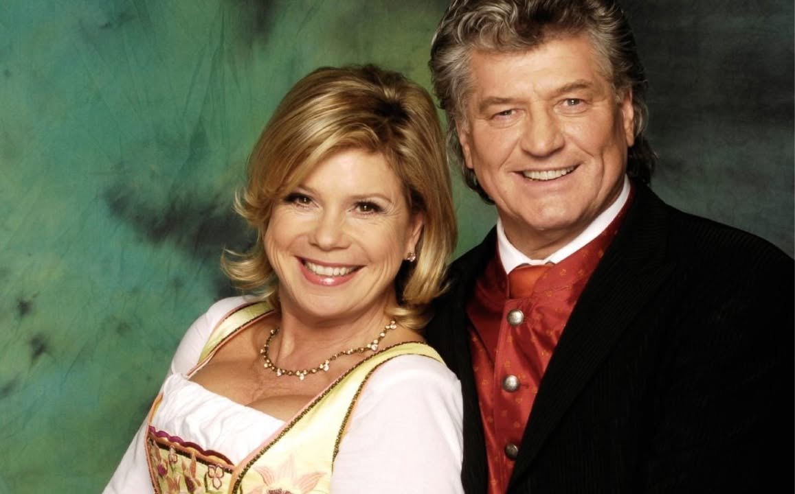 Marianne & Michael. Das bekannte Volksmusikduo, welches sonst immer lachend auf Fotos zu sehen ist, ist wie sehr viele von uns niedergeschla…