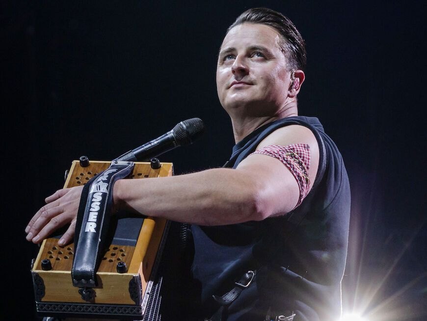 Andreas Gabalier sammelt 100.000 Euro bei Charity-Konzert in Graz für bedürftige Menschen.
