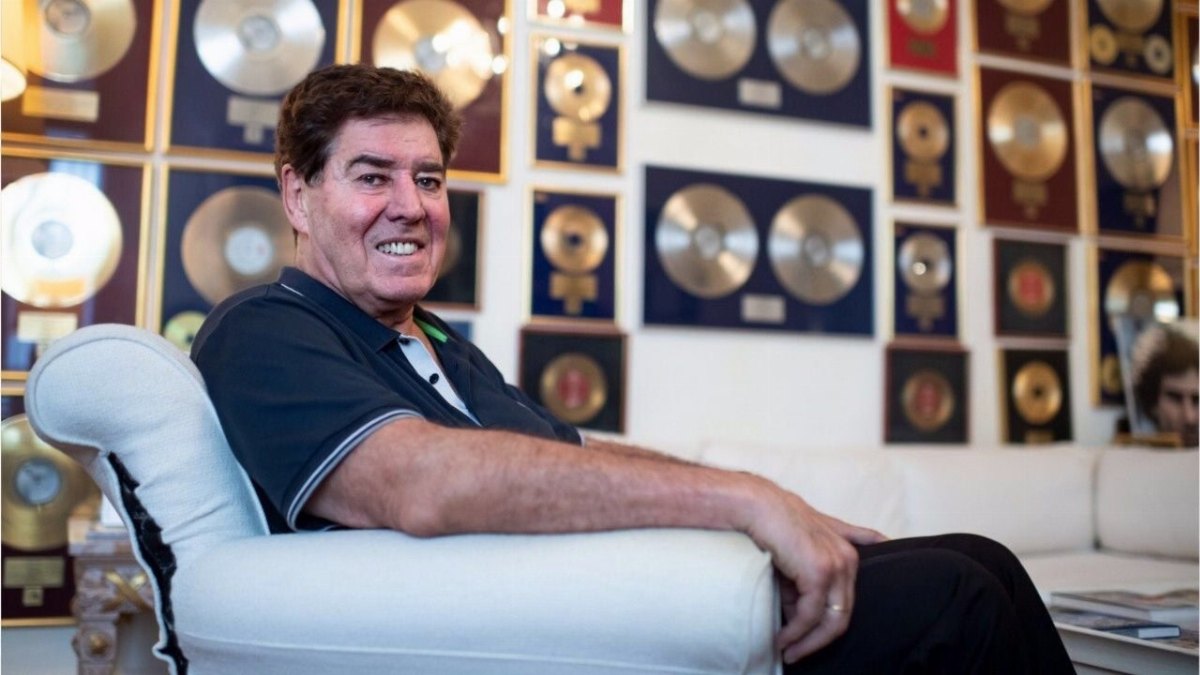 Schlager-Legende freut sich mit 83 Jahren über die Geburt seines 7. Kindes