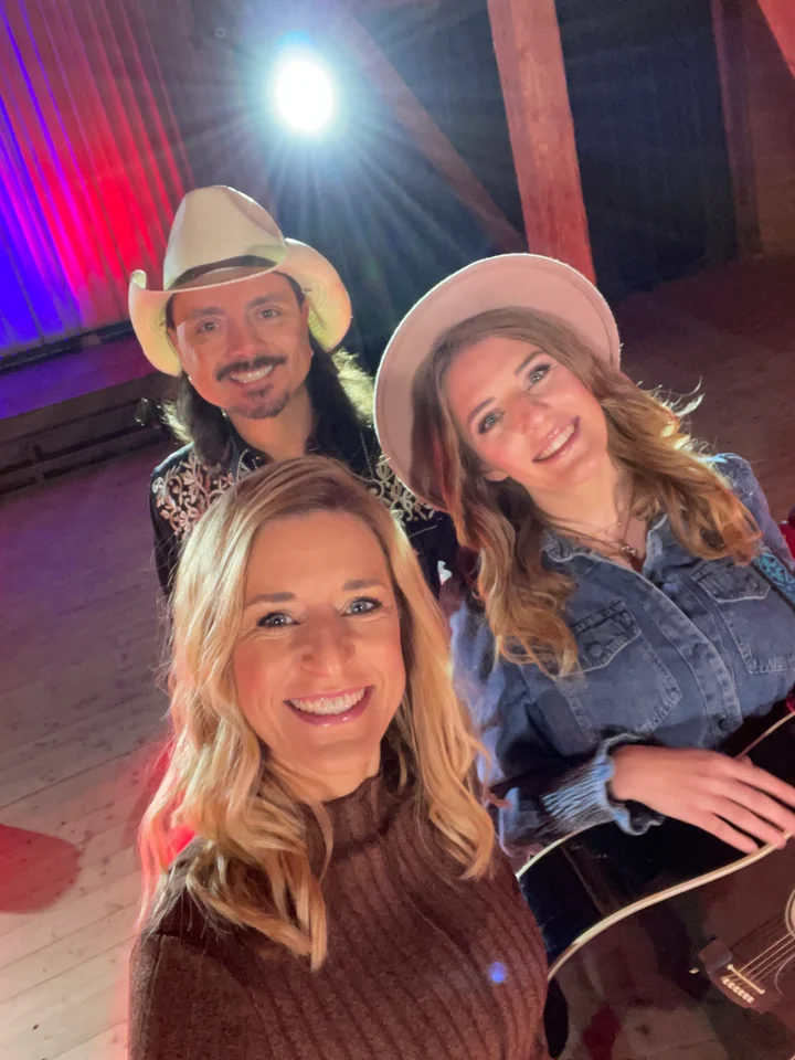 Stefanie Hertel mit Lanny Lanner und Johanna Mross auf dem bereitgestellten Originalfoto